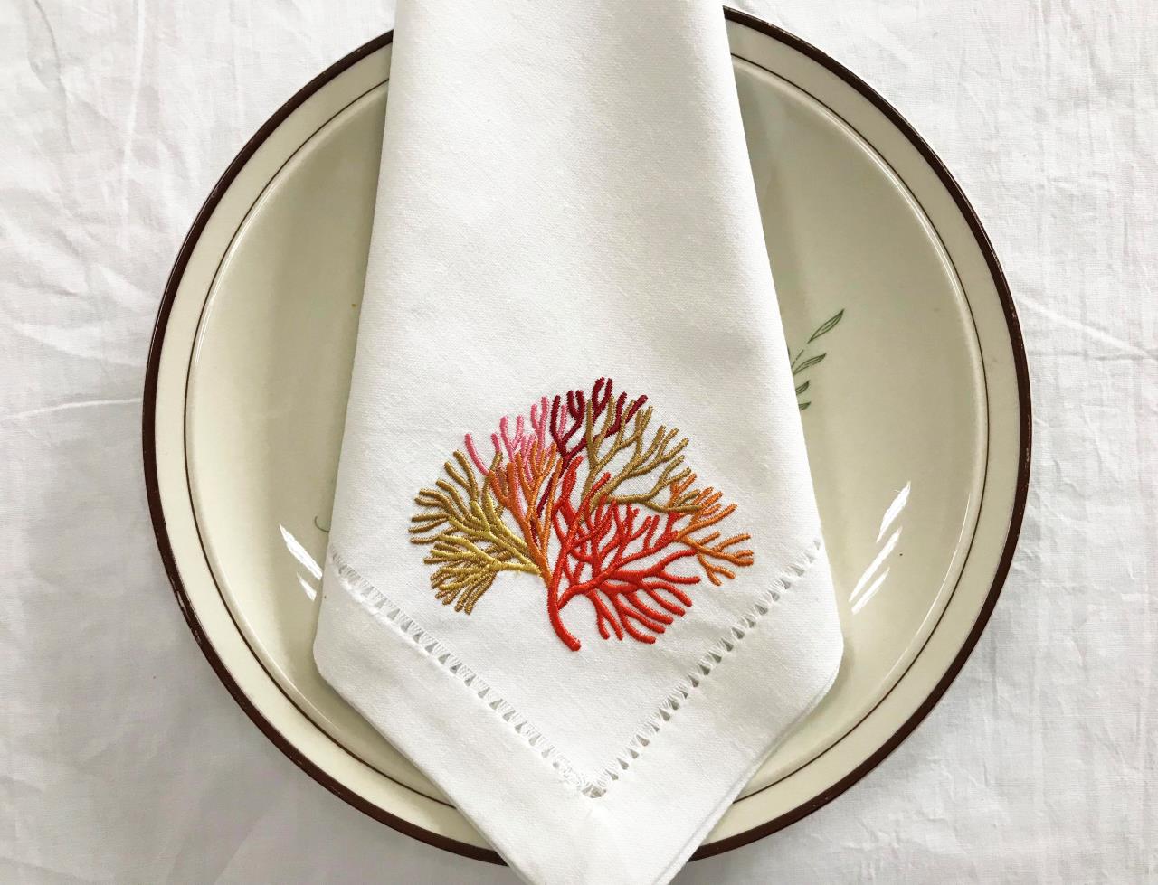 Guardanapo bordado corais mult - Monogrammed Handkerchief avaliação e preço